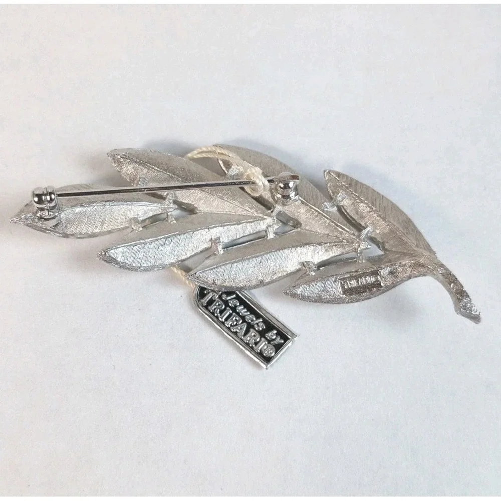 VTG NOS Crown Trifari Women Brooch Brushed Silver Tone Metal Leaves Long 2.75